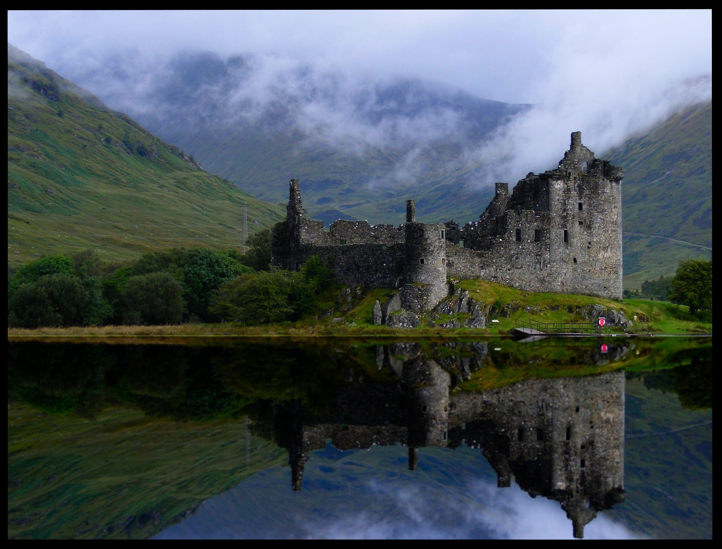 Scotland is beautiful. Замок Килренен,Шотландия. Замок килчурн Шотландия. Замок Килхурн Kilchurn Castle. Замок Лохланд Шотландия.